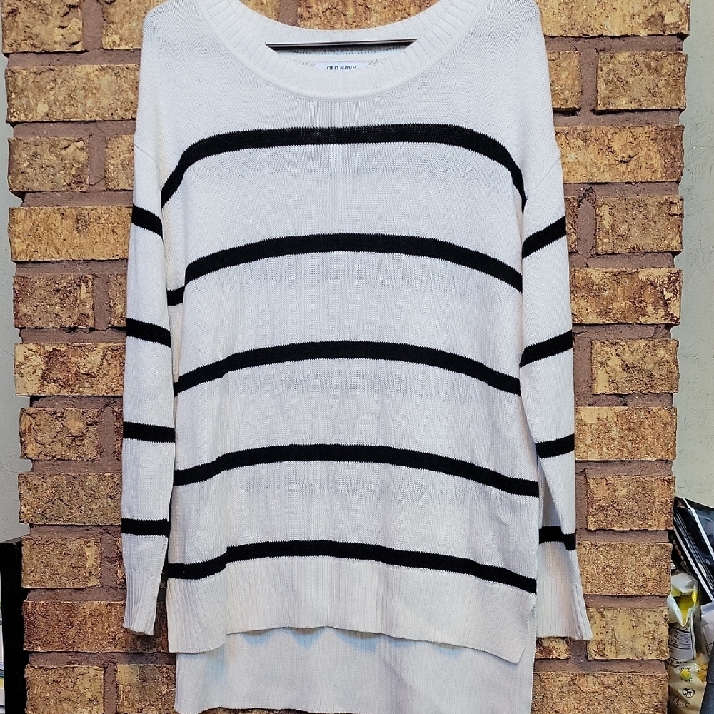 Old Navy Black and White Striped Crew Neck Sweater Size Small